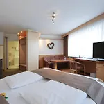 Ana Panorama, Trademark Collection By Wyndham Hotel